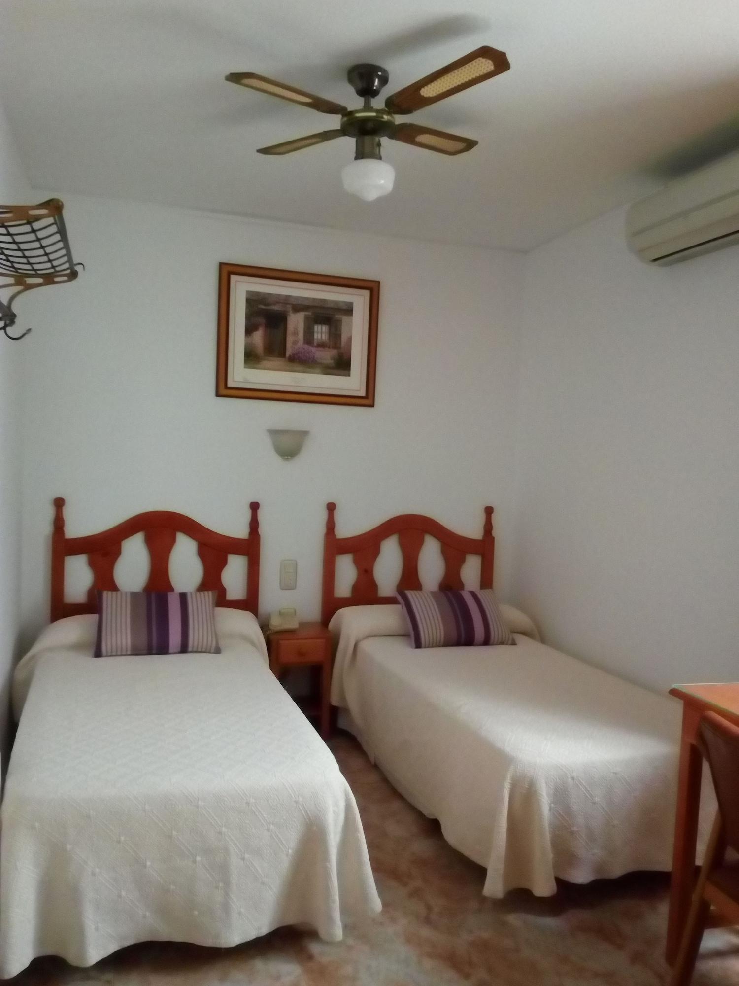 Hostal Rural Montual Los Banos  Екстер'єр фото