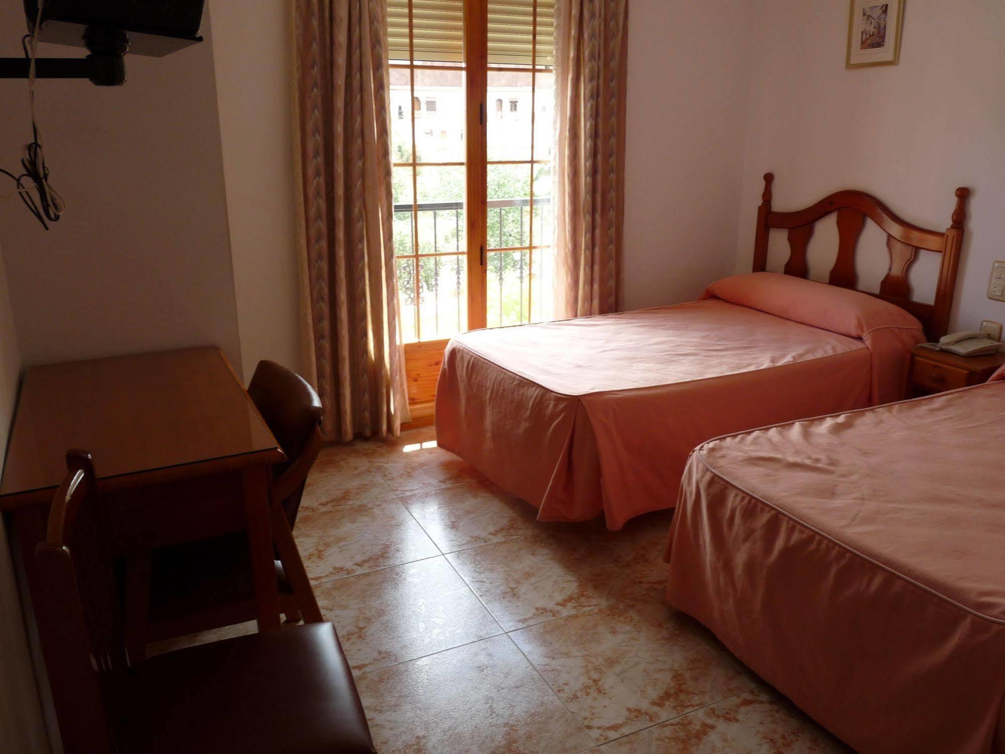 Hostal Rural Montual Los Banos  Екстер'єр фото