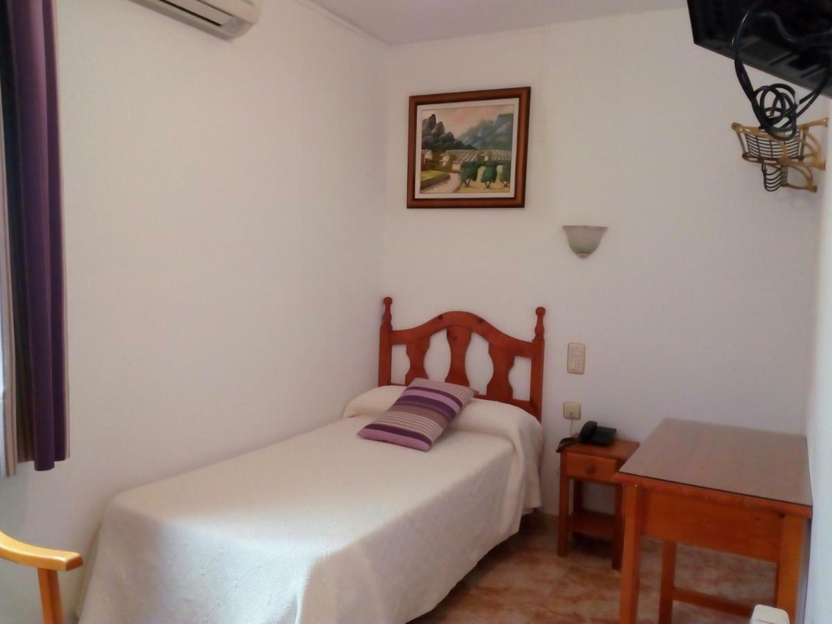 Hostal Rural Montual Los Banos  Екстер'єр фото